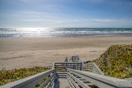 Moolack Shores Inn - Exterior